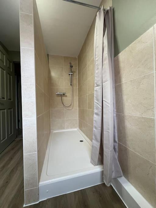 ノッティンガムThe Rose- Grd Floor, 2-5 Beds, Smarttv, Uni, Tram, M250 Fibreアパートメント エクステリア 写真