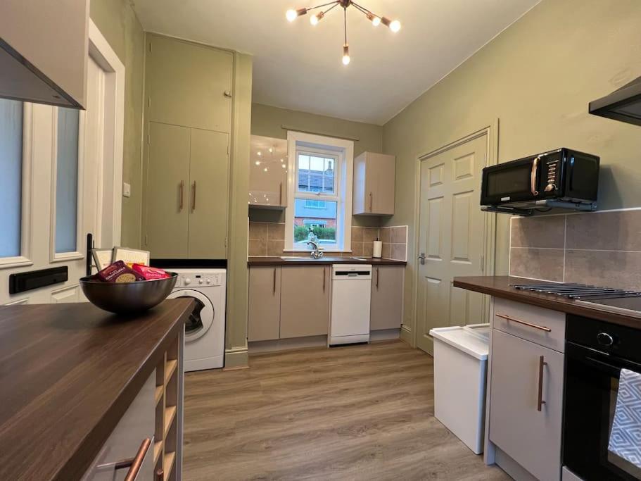 ノッティンガムThe Rose- Grd Floor, 2-5 Beds, Smarttv, Uni, Tram, M250 Fibreアパートメント エクステリア 写真