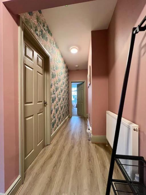 ノッティンガムThe Rose- Grd Floor, 2-5 Beds, Smarttv, Uni, Tram, M250 Fibreアパートメント エクステリア 写真
