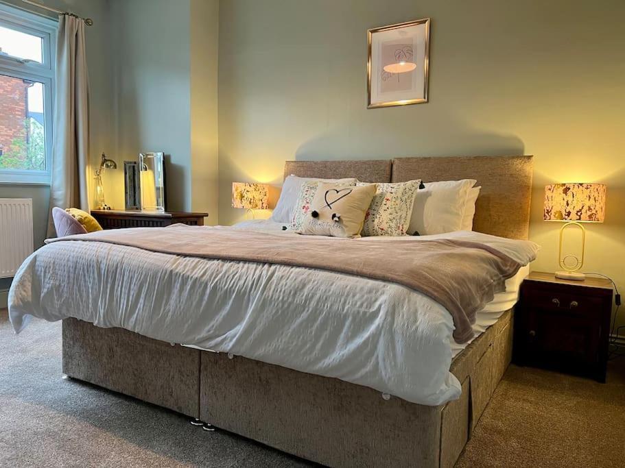 ノッティンガムThe Rose- Grd Floor, 2-5 Beds, Smarttv, Uni, Tram, M250 Fibreアパートメント エクステリア 写真